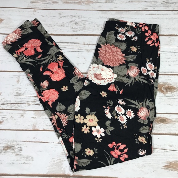 LAST 1❤️Buttery Soft Black Floral Leggings - Picture 3 of 4